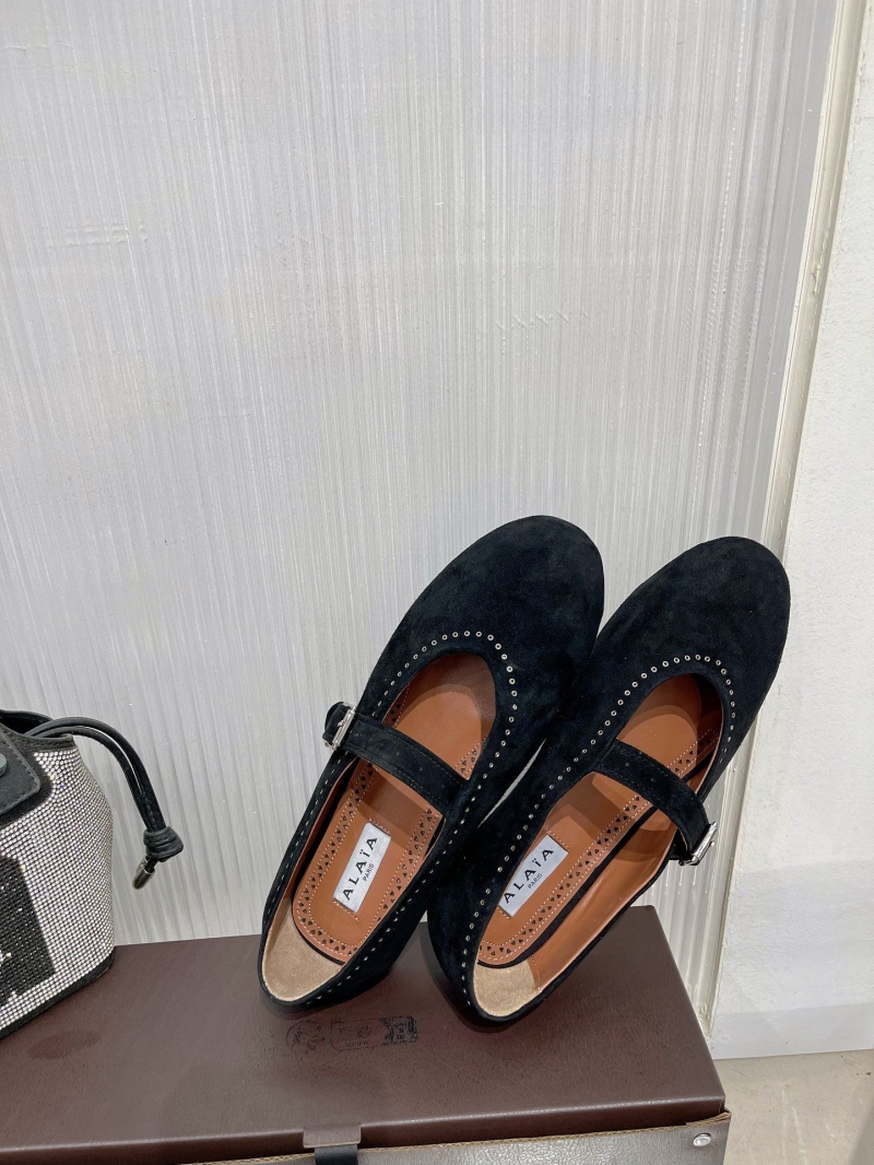 Other flat shoes